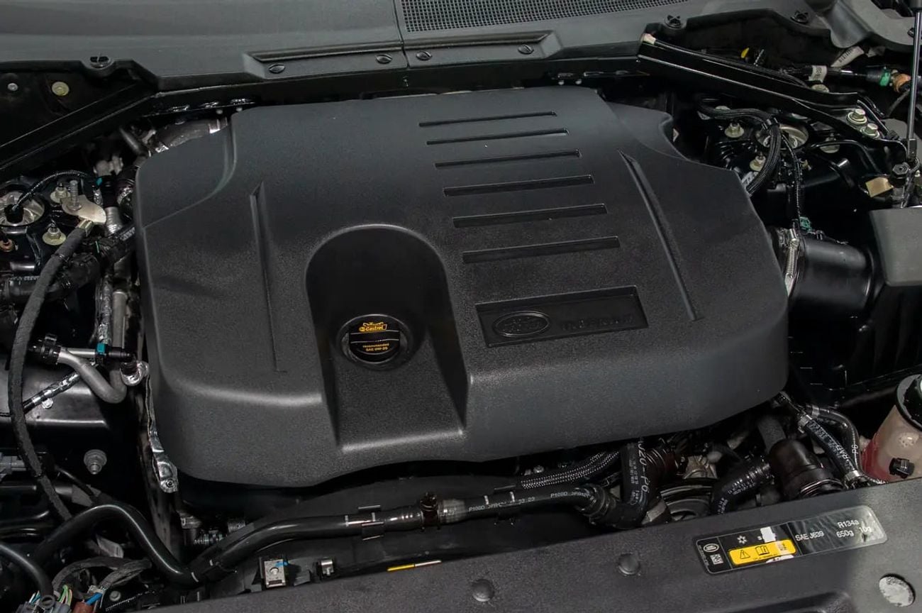 لاند روفر ديفندر Warranty until • FDSH • GCC Spec