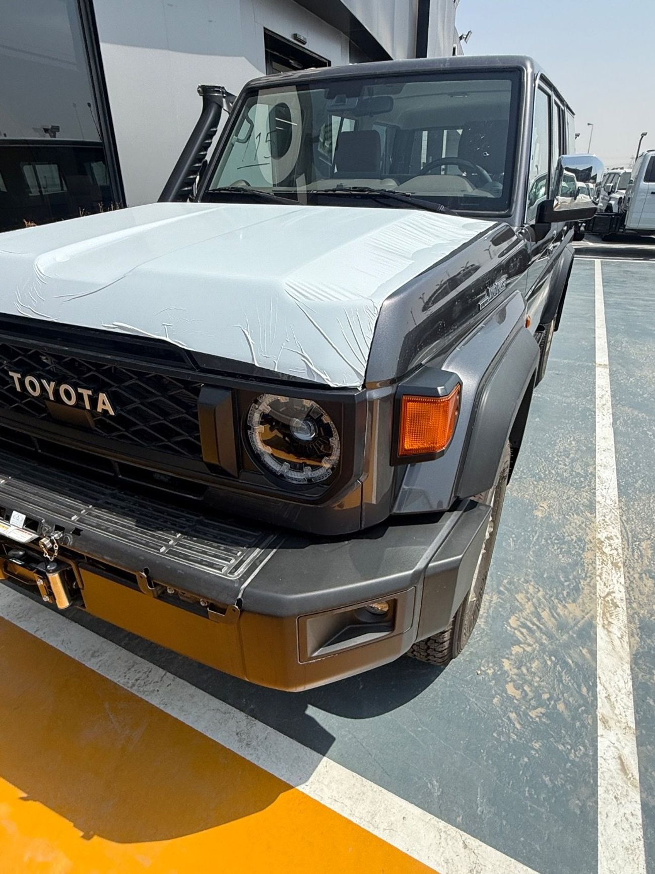 Toyota Land Cruiser 70 LC76 LX LC76 2.8l DEISEL OMANI FULL OPTION 2026/2026