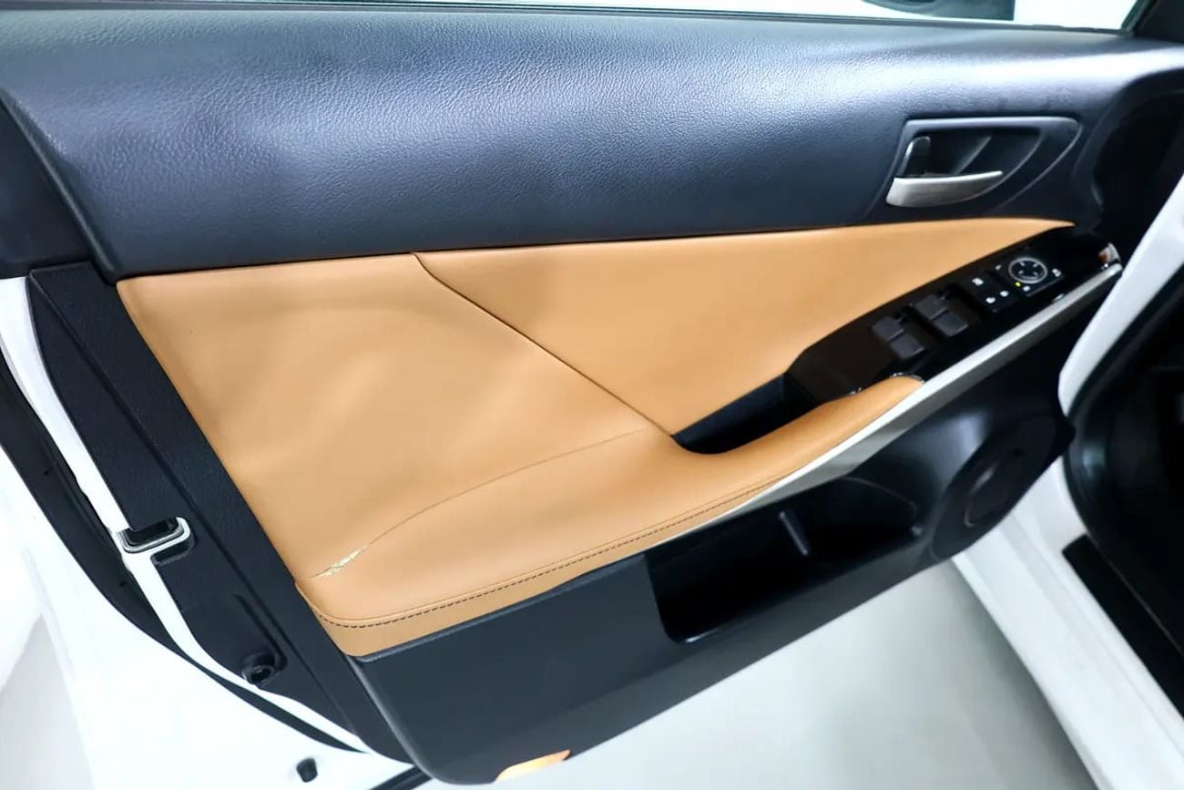 Lexus IS300 Stunning IS 300 | GCC Specs | Low Mileage | Excellent Condition