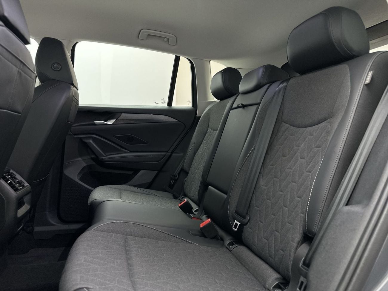 Volkswagen Tiguan LIFE Tiguan Life 1.4L | Rear Camera | 3-Zone Climatronic | Ambient Lighting | Leather Steering Wheel | Di