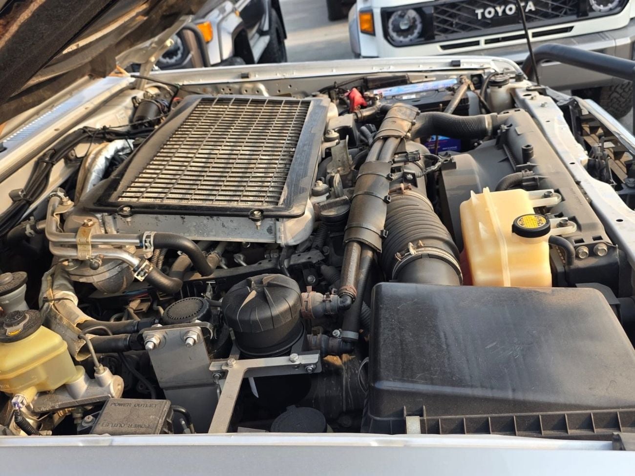 Toyota Land Cruiser Pick Up LX AC PWR OPT