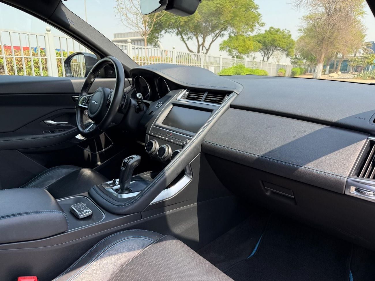 جاكوار E Pace R-DYNAMIC SE P250 جاكوار إي بيس 2018، خليجية، قطعت 90,000 كم، بدون حوادث، مفتاحان