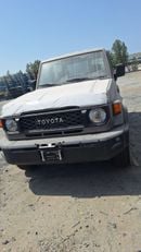 تويوتا لاند كروزر 70 LC71 LX