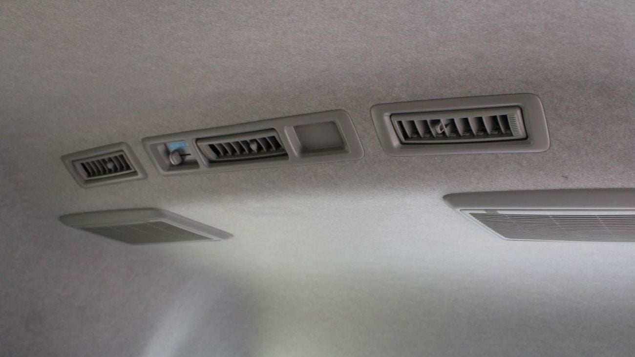 Toyota Hiace GL Hiace 2.5L High Roof Diesel old ship 2025