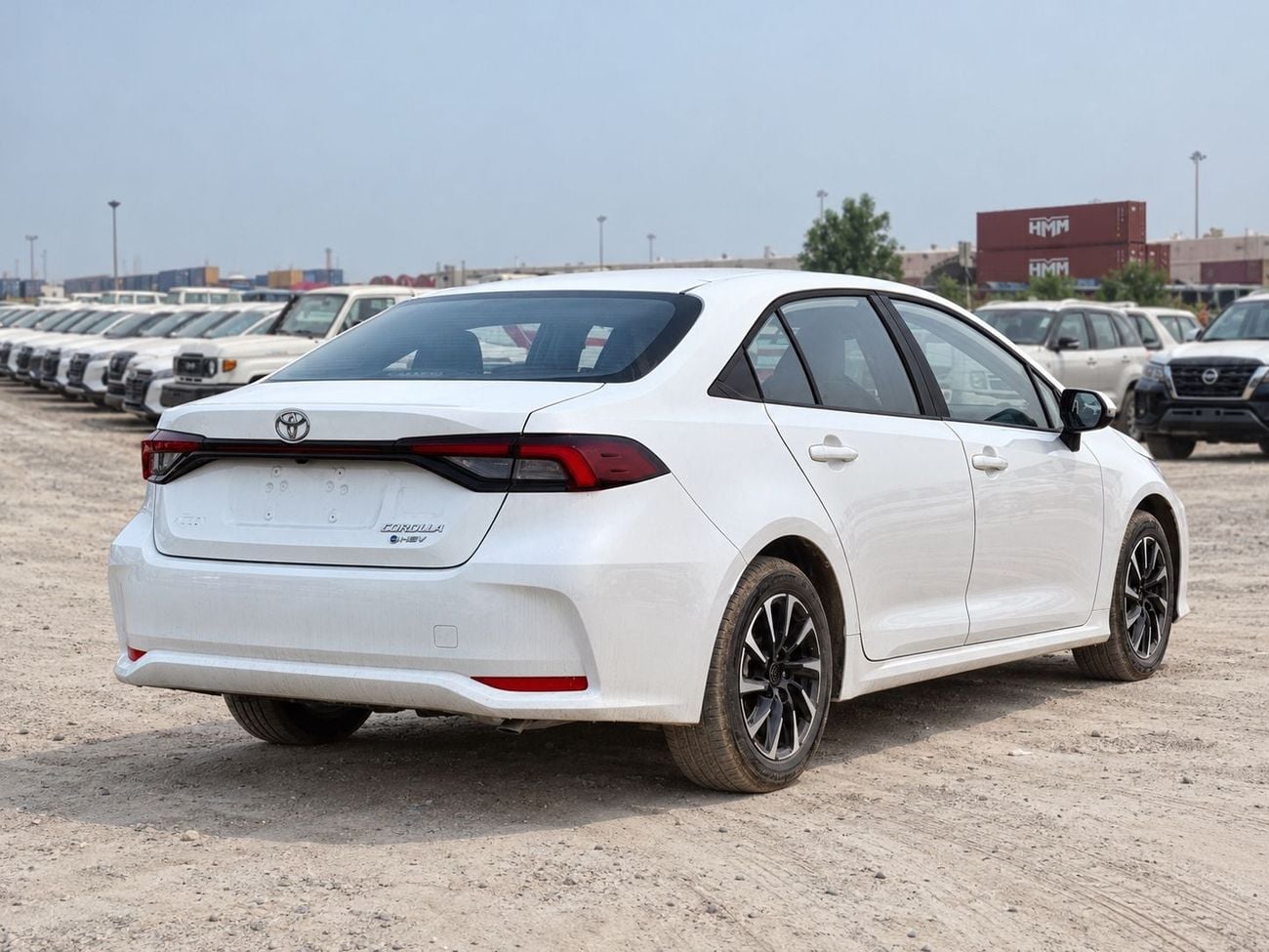تويوتا كورولا Elite ECTB - 1. تويوتا كورولا إيليت – 1.8 لتر هجين أوتوماتيكي – أبيض