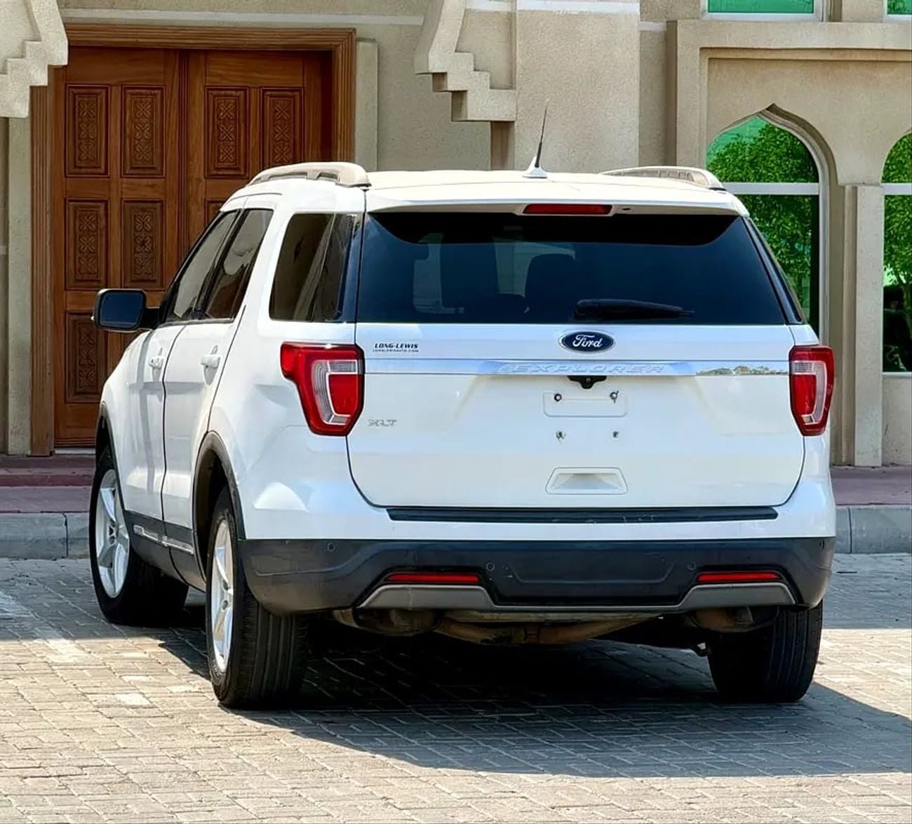 Ford Explorer XLT (American Specs)