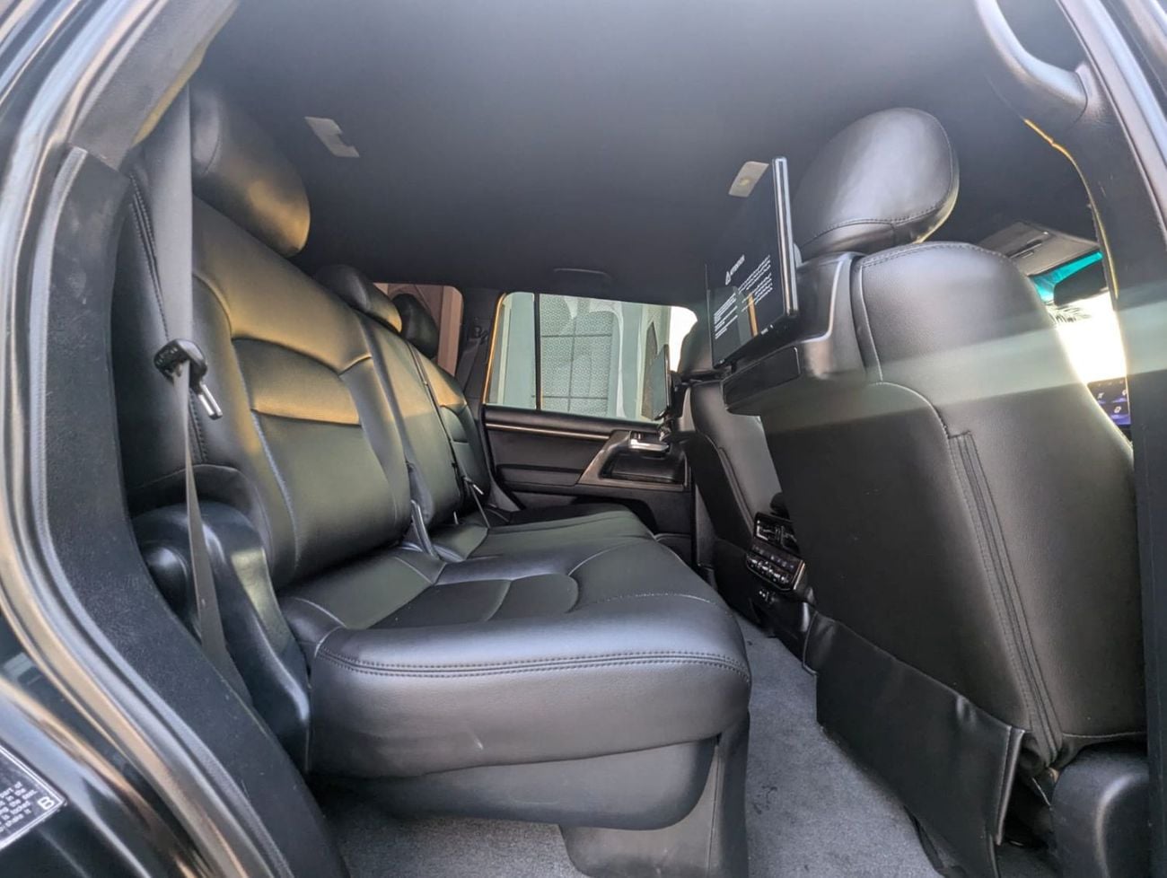Toyota Land Cruiser GXR 2017 Toyota Land Cruiser GXR Diesel Specs Facelifted 2026 V8 4.5L Well-maintained