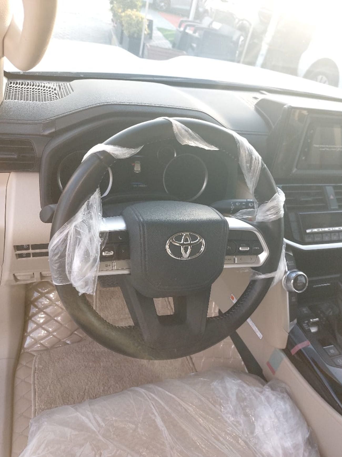 تويوتا لاند كروزر GXR Toyota landcruise 2024Model 4.5L v8 Diesel engine Colour White push start Transmission Automatic