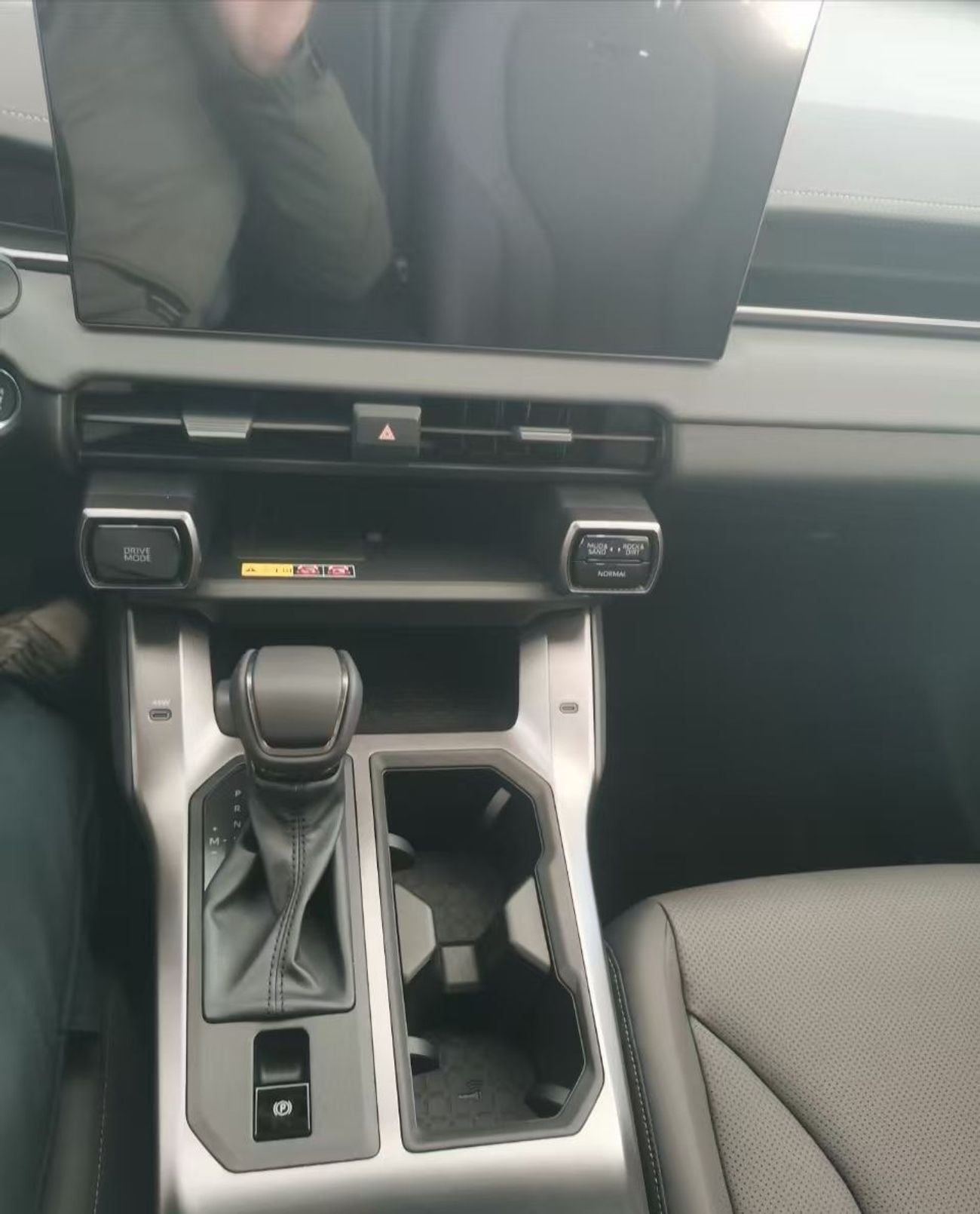 تويوتا راف ٤ XLE 2.0L AWD