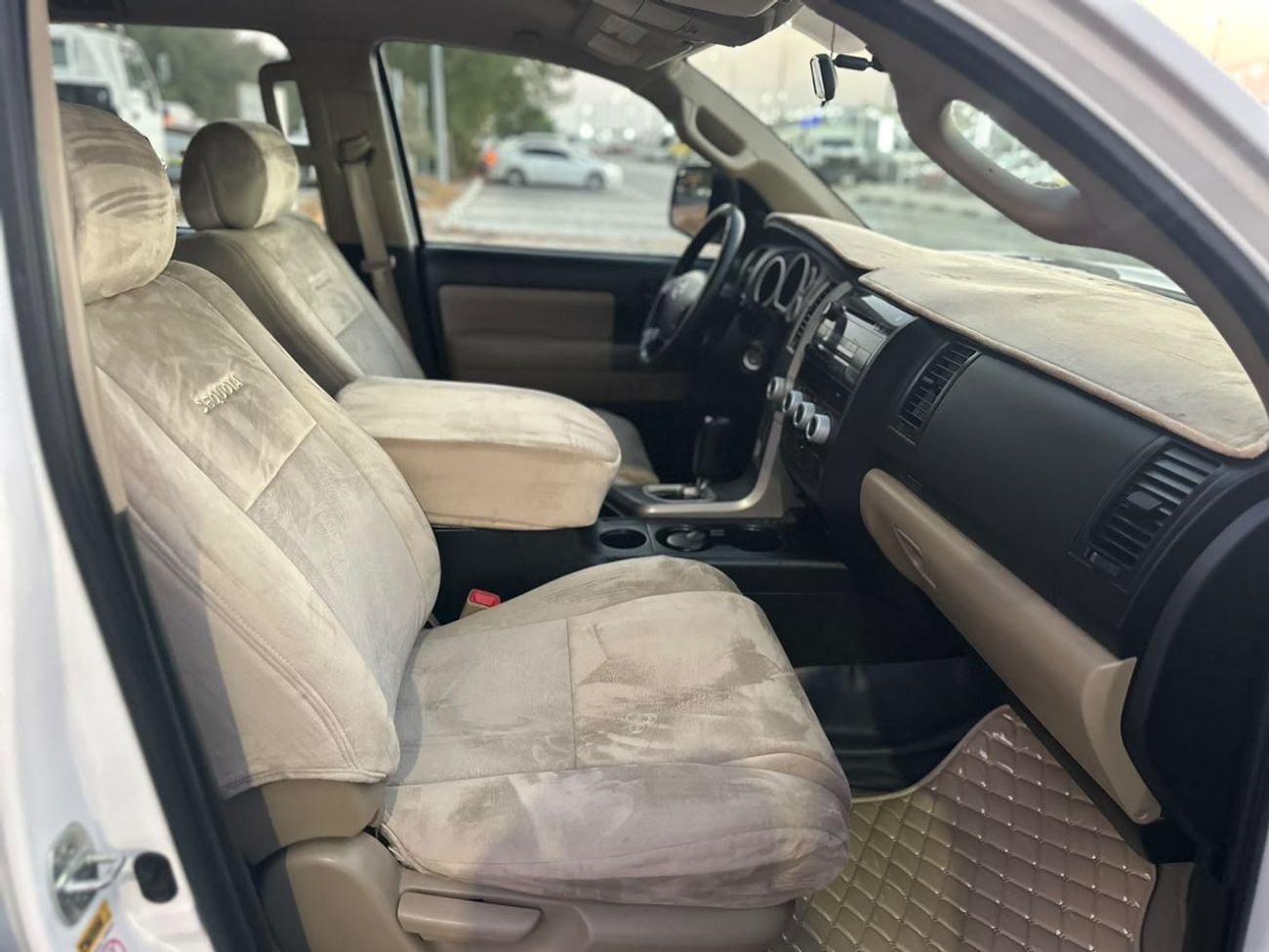 Toyota Sequoia SR5 4X4