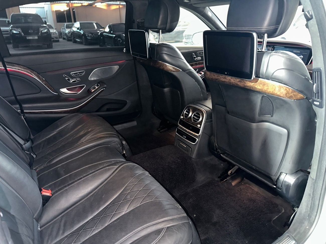 Mercedes Maybach S500 Maybach MERCEDES MAYBACH S-CLASS 2016 | 6 BUTTONS | REAR SEAT COMFORT PACKAGE | LOW MILEAGE!