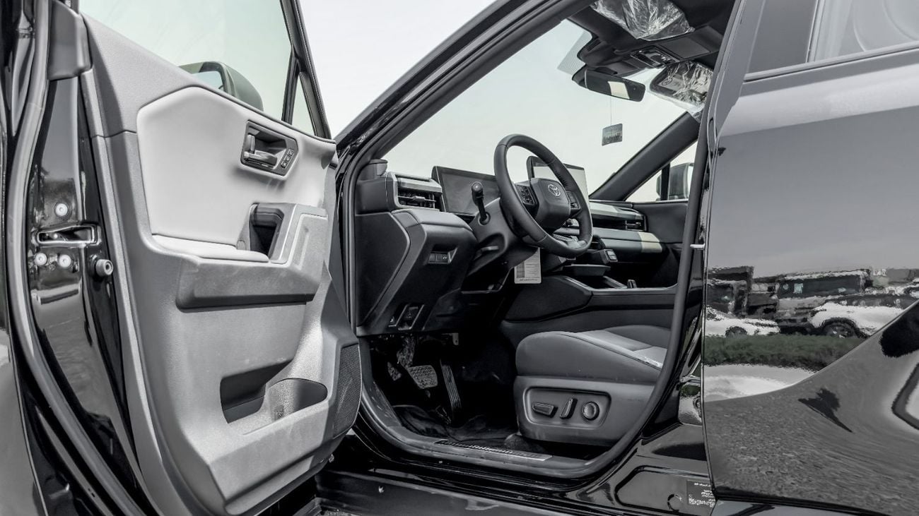 Toyota RAV4 XSE HEV 2026 Rav4 XSE 2.5L AT Hybrid (Black-Black)