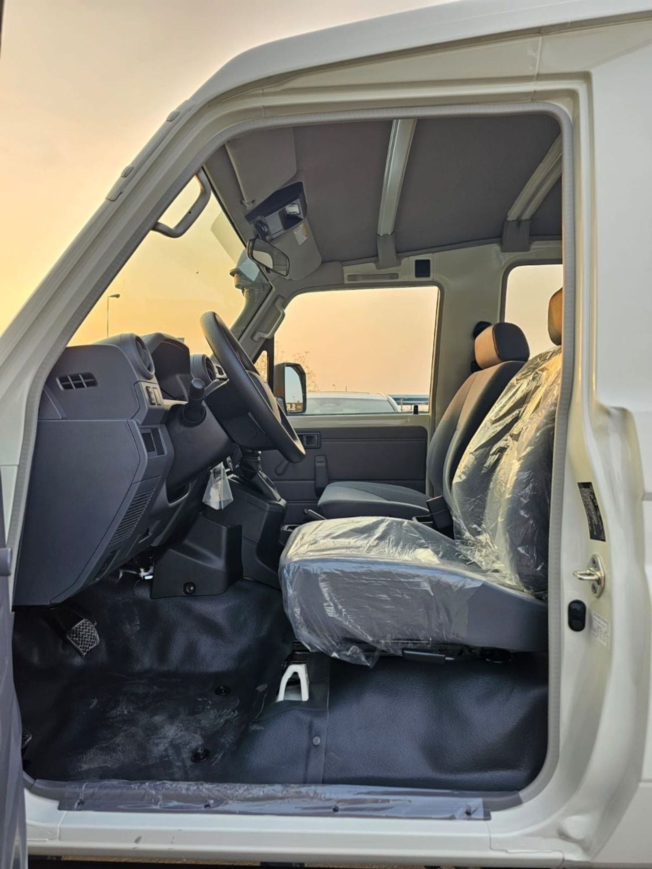 تويوتا لاند كروزر 70 تويوتا لاندكروزر LC78 هاردتوب 3 أبواب || محرك بنزين 4.0 لتر V6، ناقل حركة أوتوماتيكي، دفع رباعي | أن