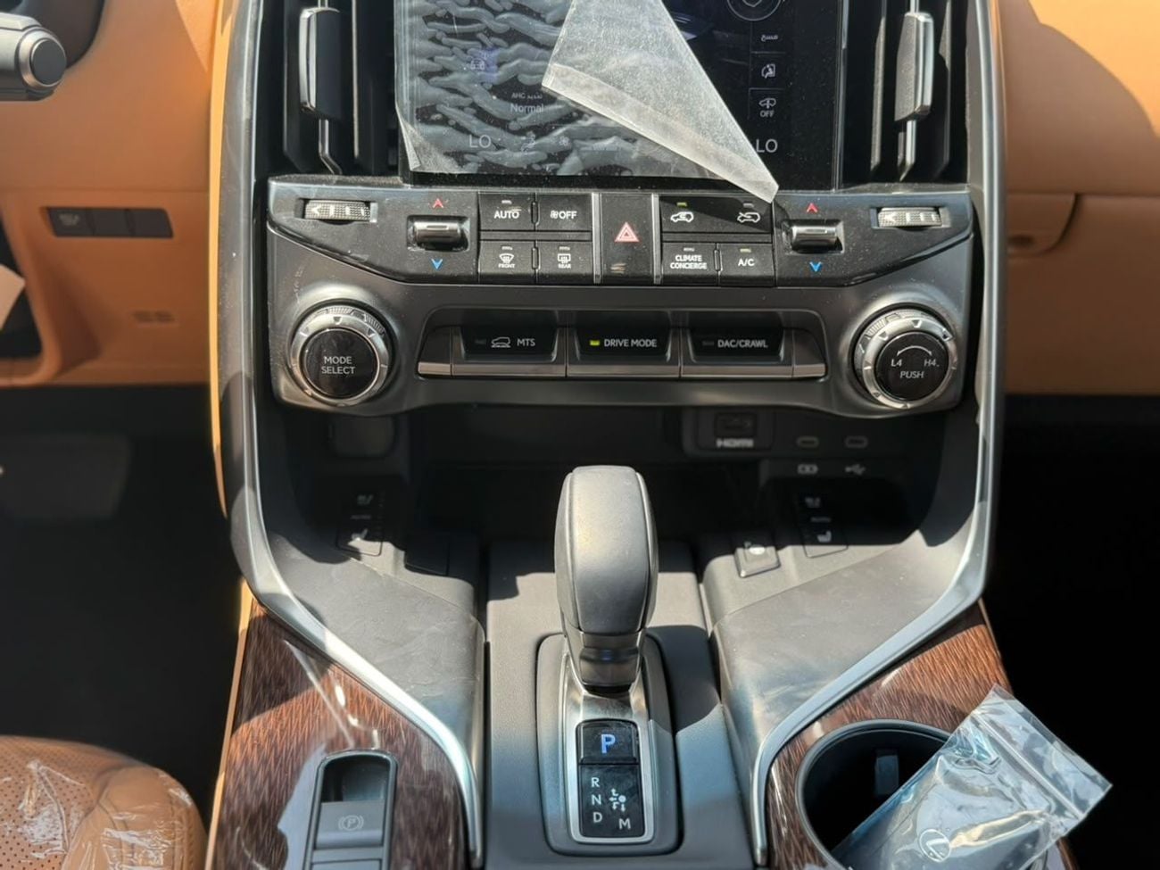 Lexus LX700h SIGNATURE LX700 HYBRID FULL WITH AUTO PARK 2025 GCC