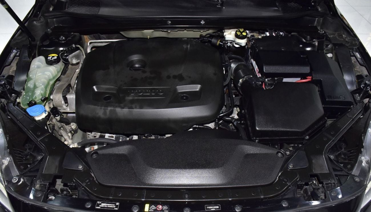 فولفو V40 R DESIGN EXCELLENT DEAL for our Volvo V40 T5 R-Design ( 2018 Model ) in Black Color GCC Specs