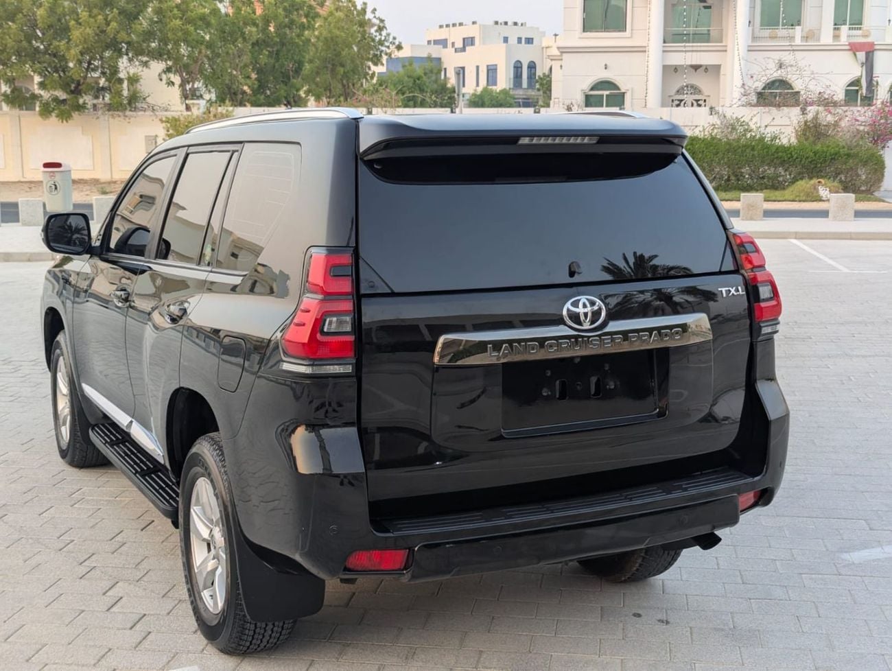 تويوتا برادو TX-L مواصفات خليجية، محرك V6 سعة 4.0 لتر، حالة داخلية وخارجية ممتازة