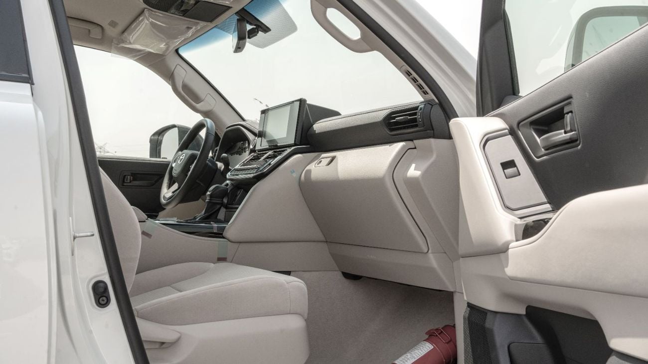 Toyota Land Cruiser GXR 2026 Toyota Land Cruiser GXR 3.3L AT Diesel (White-Beige)