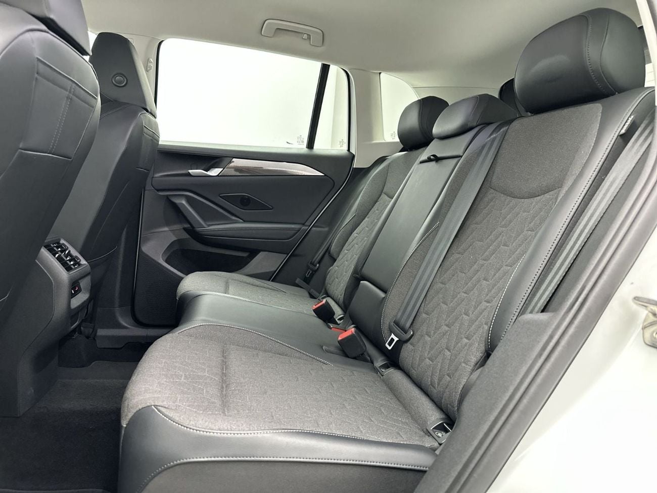 Volkswagen Tiguan LIFE Tiguan Life 1.4L | Contemporary Design | Advanced Tech | Refined Cabin | Everyday Comfort | GCC