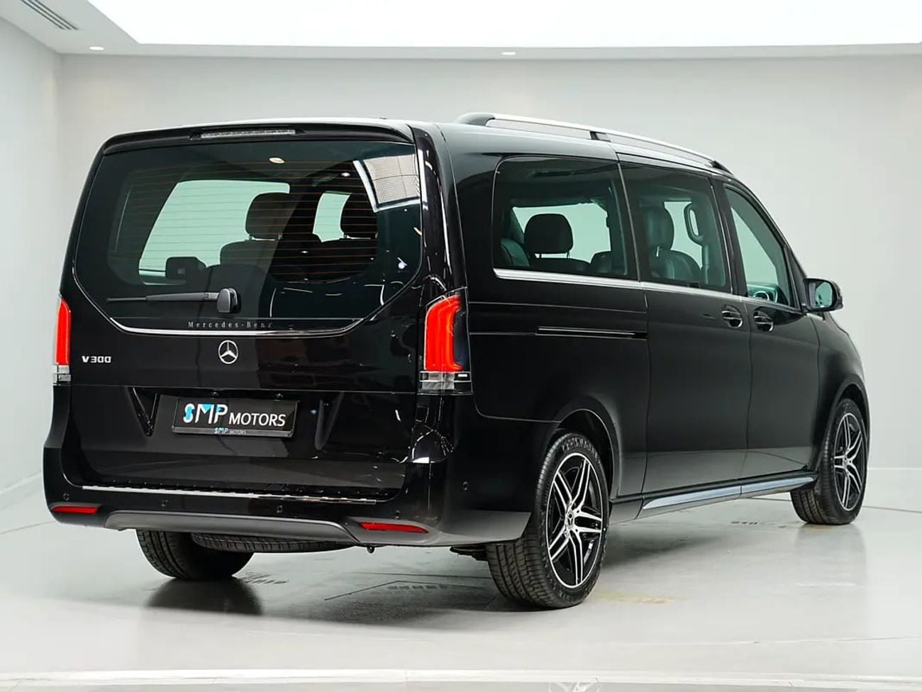 مرسيدس بنز V 300 AVANTGARDE Dealer WARRANTY | GCC SPECS | V300 AMG Line