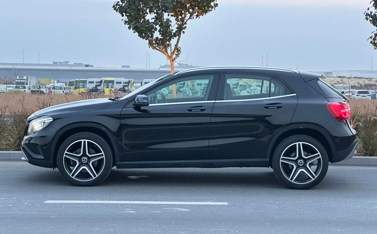 Mercedes Benz GLA250 STANDARD STD