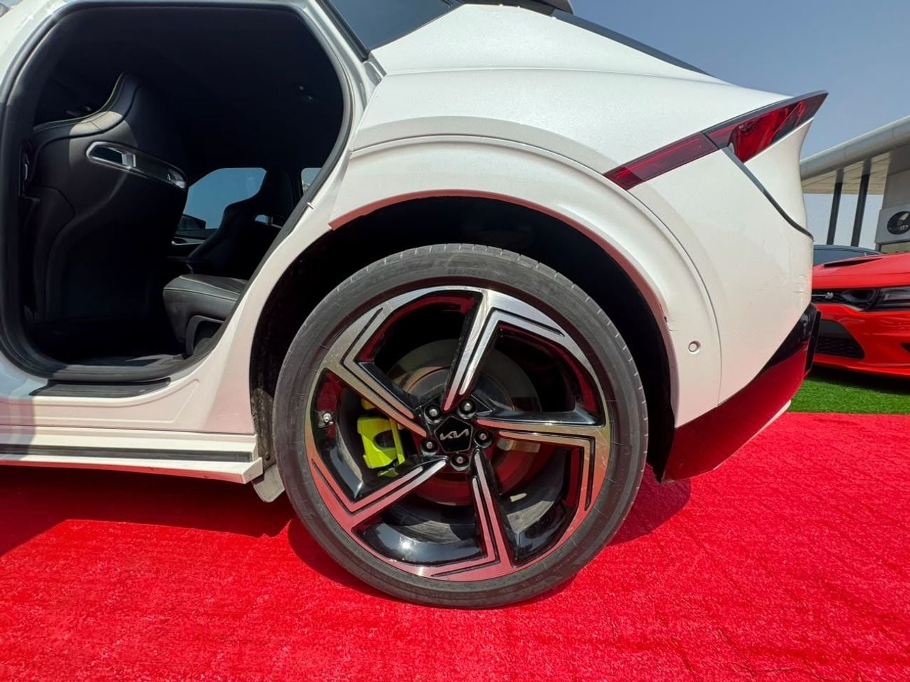 Kia EV6 FULL OPTION | CANADIAN SPECS | ELECTRIC PERFORMANCE Model: 2023 Trim: GT Powertrain: Dual Electr