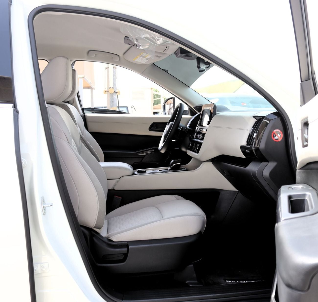 Nissan Pathfinder SV ACCIDENTS FREE - GCC- ORIGINAL PAINT - 4WD - PERFECT CONDITION INSIDE OUT