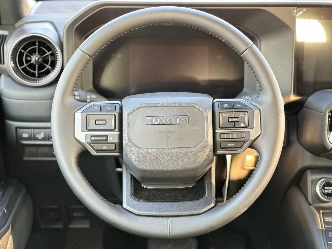 Toyota Prado VXR Toyota Prado 2.4L PTR A/T // 2027 // Mid Option with RADAR