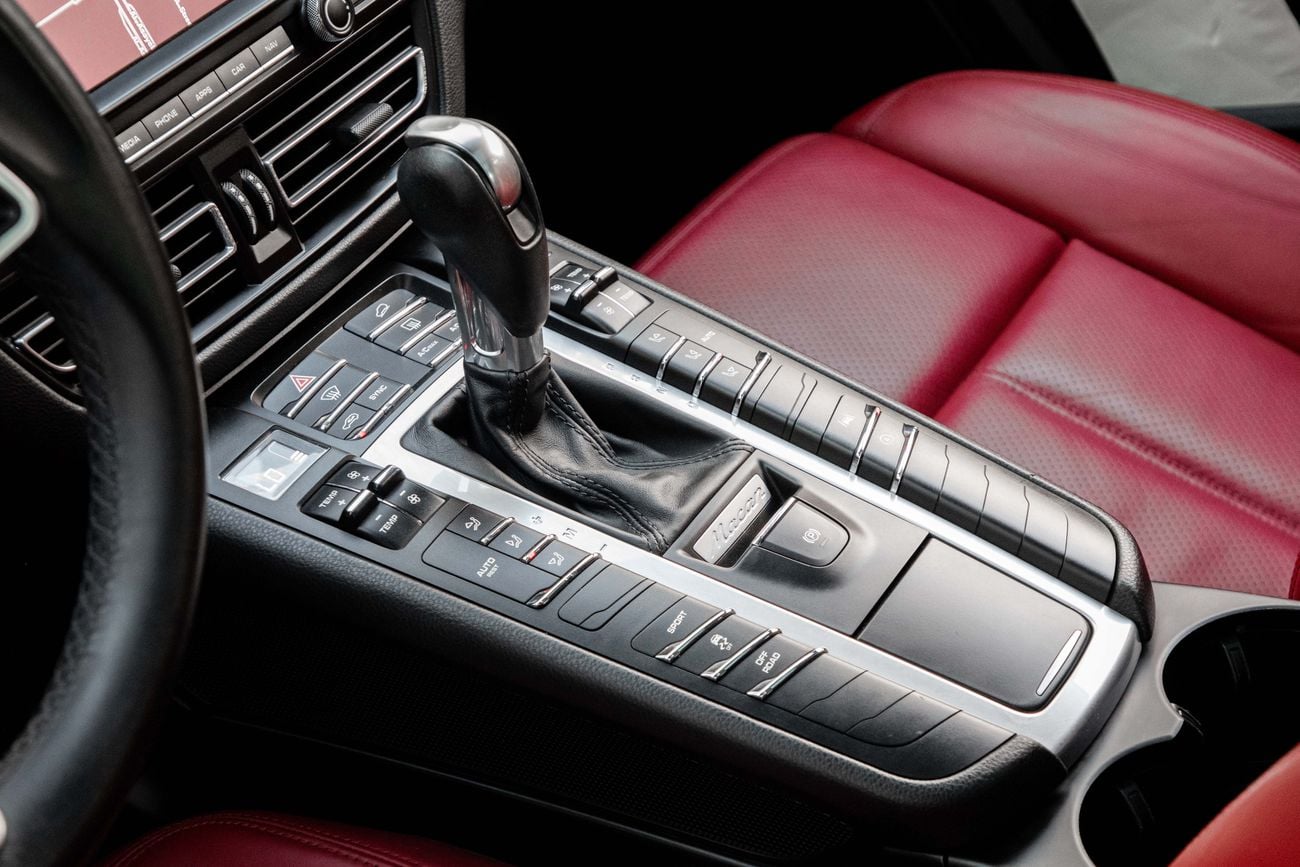 Porsche Macan . Macan | 2,938 P.M | 0% Downpayment | Pristine Condition