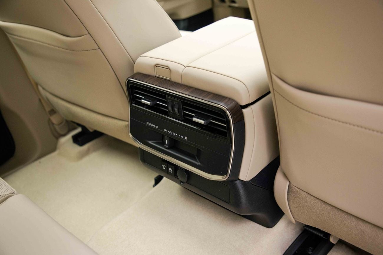 تويوتا لاند كروزر GXR LC300 3.5L - White Pearl Inside Beige | Export Only