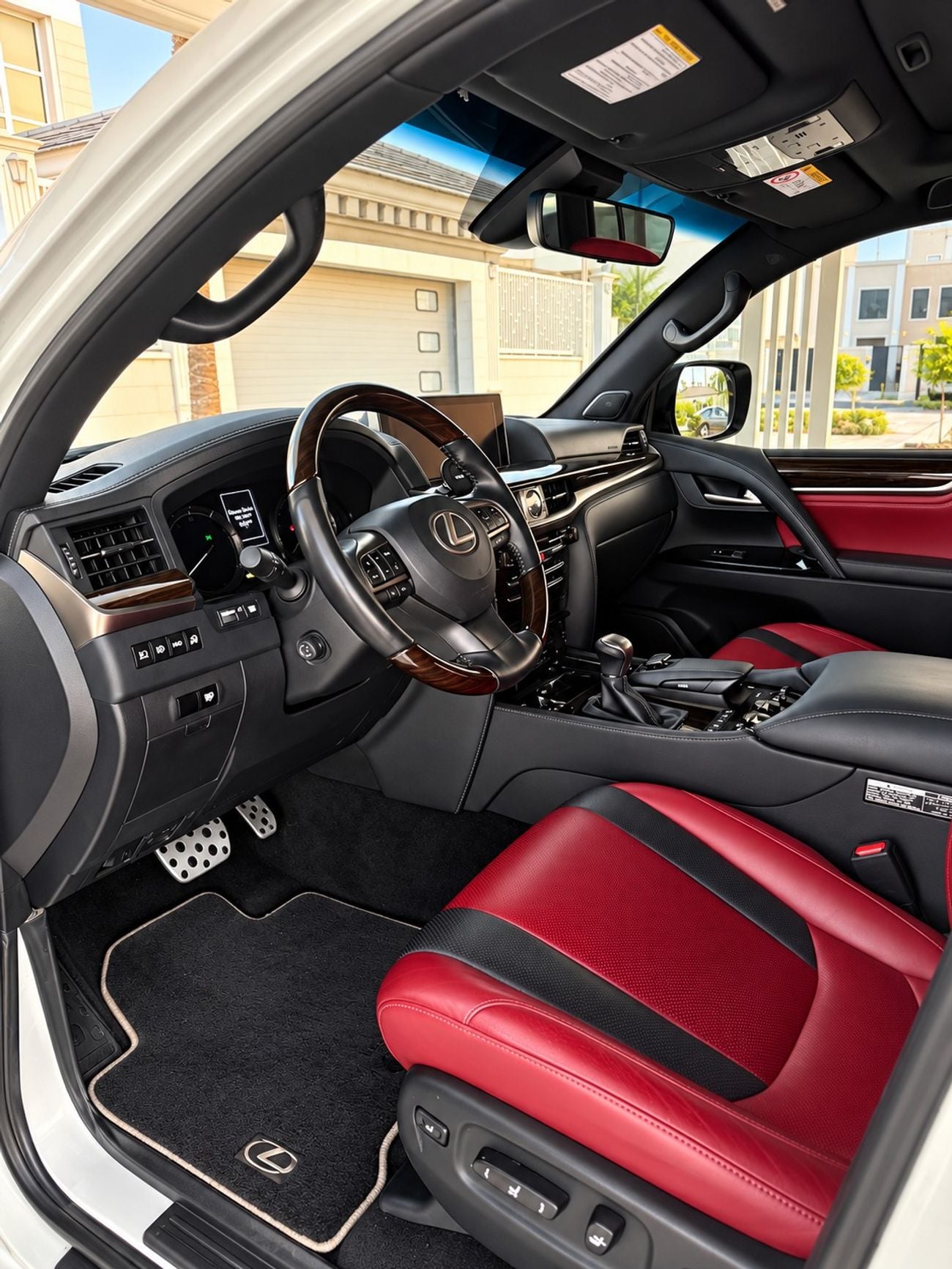 Lexus LX570 SIGNATURE (sport)