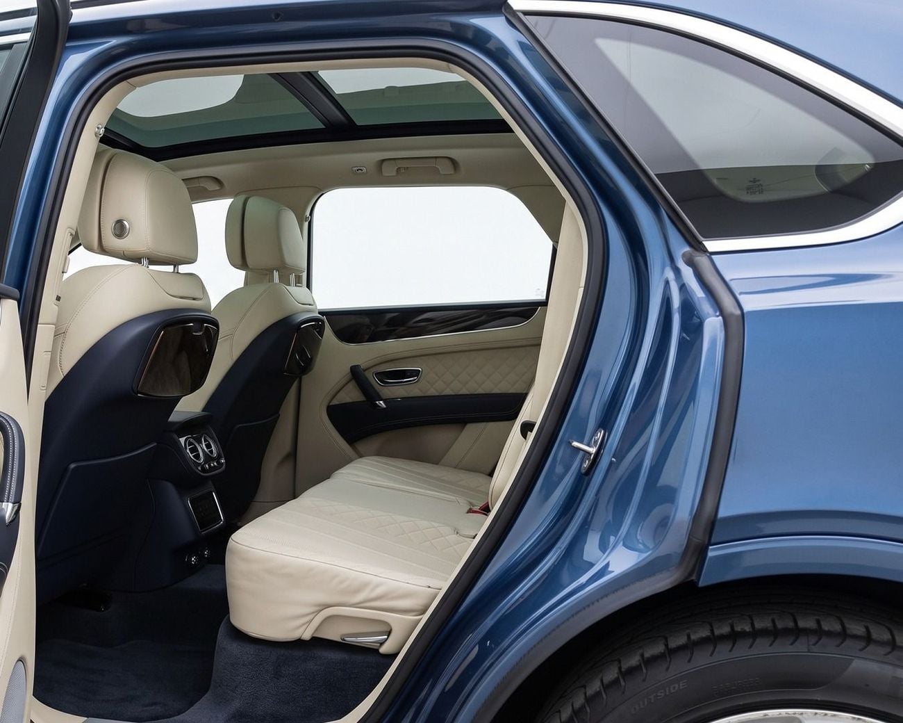 Bentley Bentayga l 2017 | GCC Specs | AED 5,372 / Monthly
