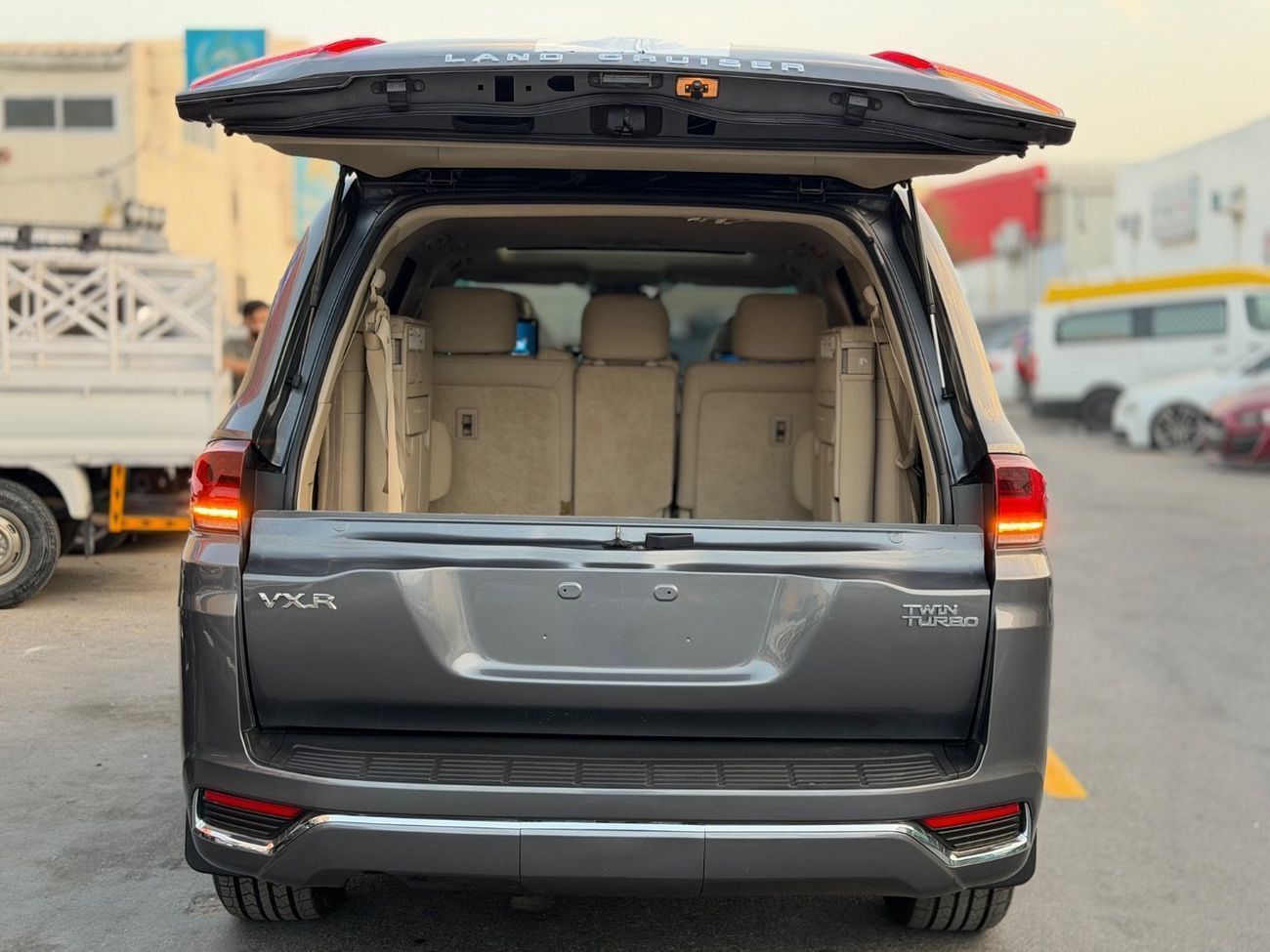 Toyota Land Cruiser VXR 4.0L (271 HP) 4WD