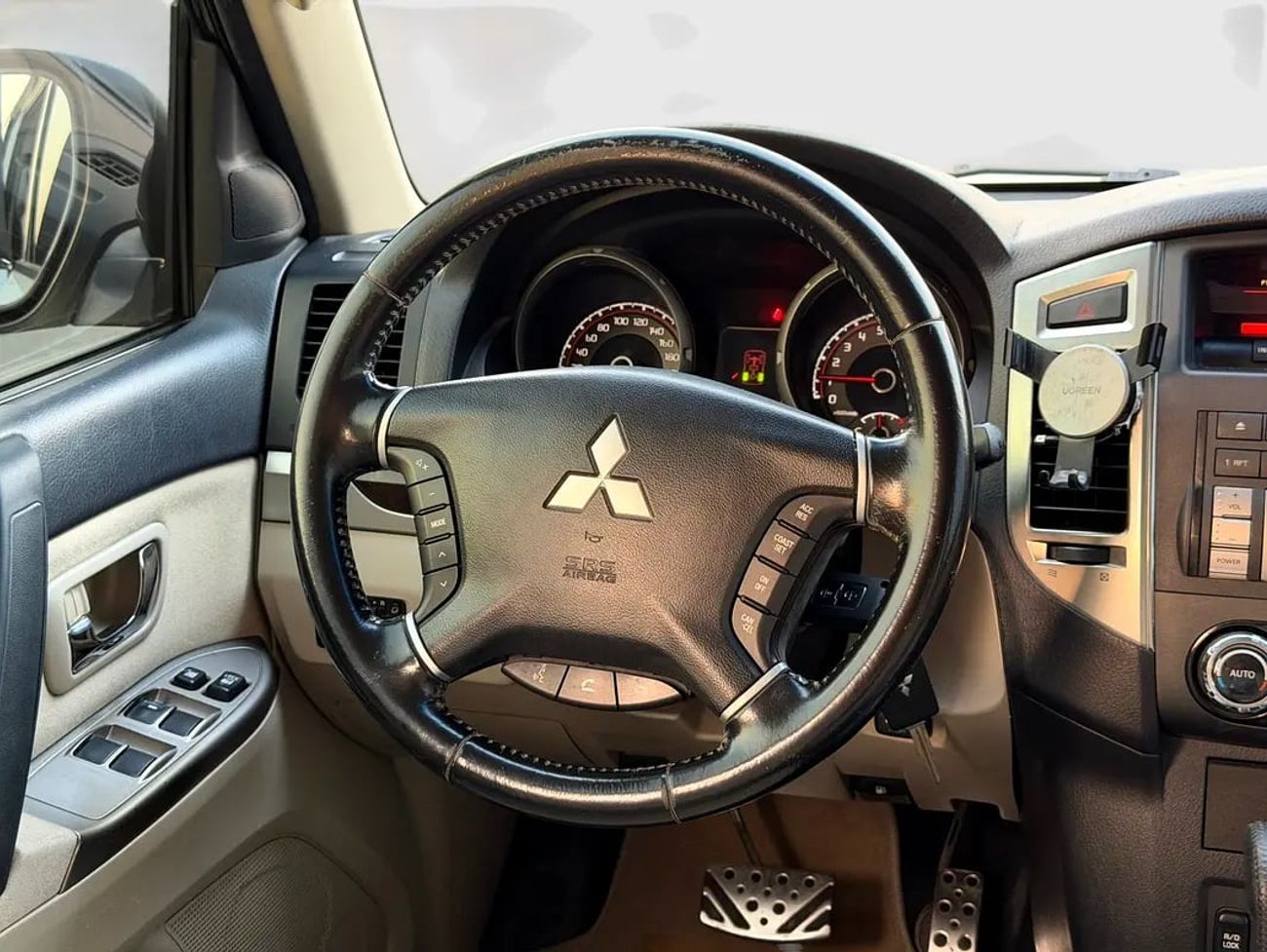ميتسوبيشي باجيرو GLS V6 | 7-SEATER 4WD SUV | GCC