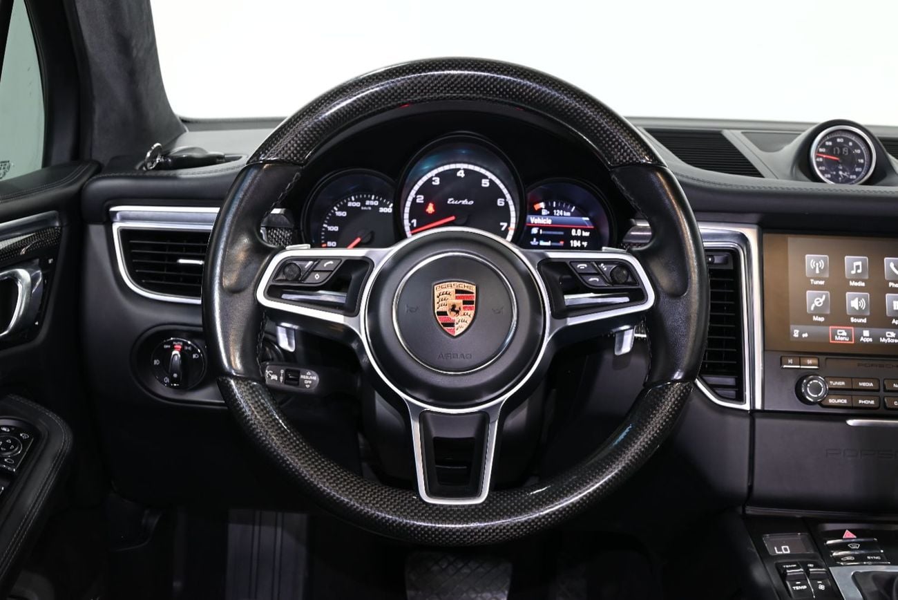 Porsche Macan TURBO 2017 Porsche Macan Turbo, Full Service History, Excellent Condition, GCC