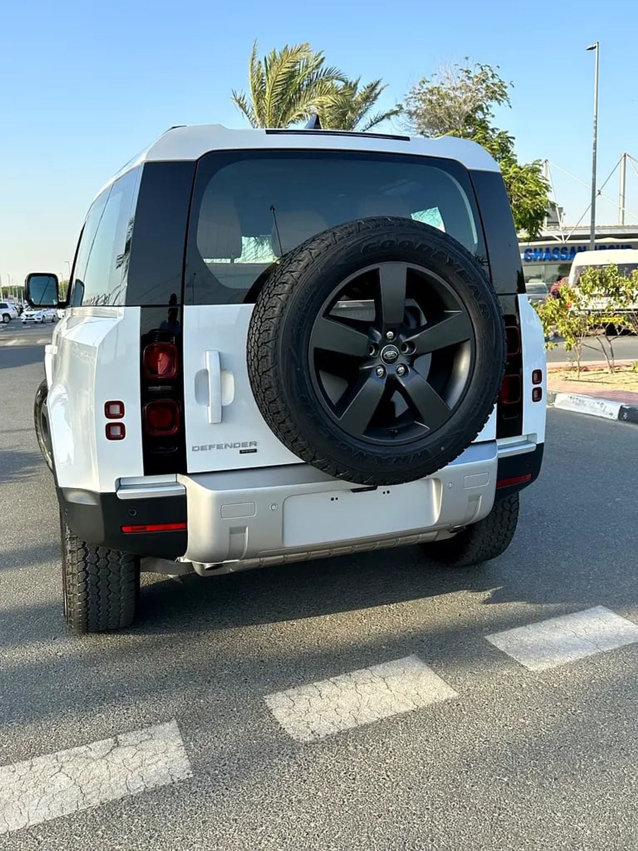 Land Rover Defender 90 HSE - GCC Specs - Pristine Condition