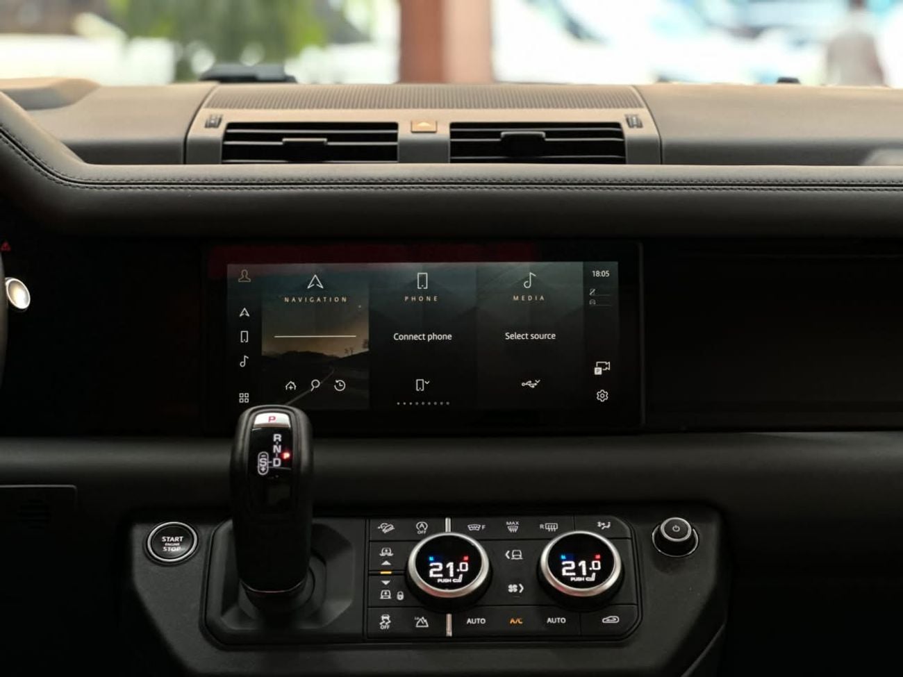لاند روفر ديفندر P400 SE X Dynamics
