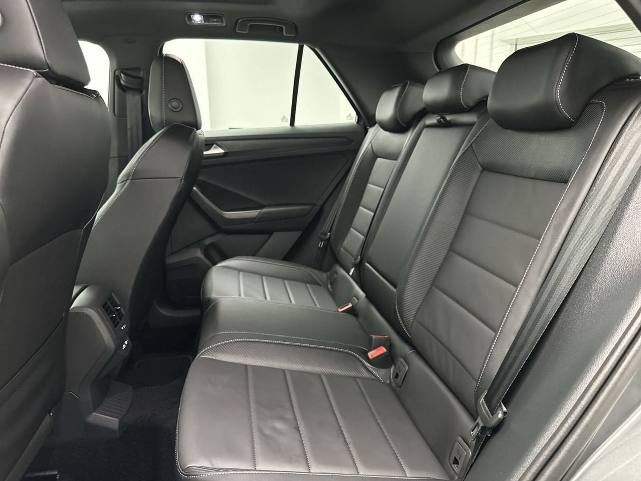 Volkswagen T-ROC LIFE T-Roc R-Line 1.4L | Navigation | Side Assist | Rear Camera