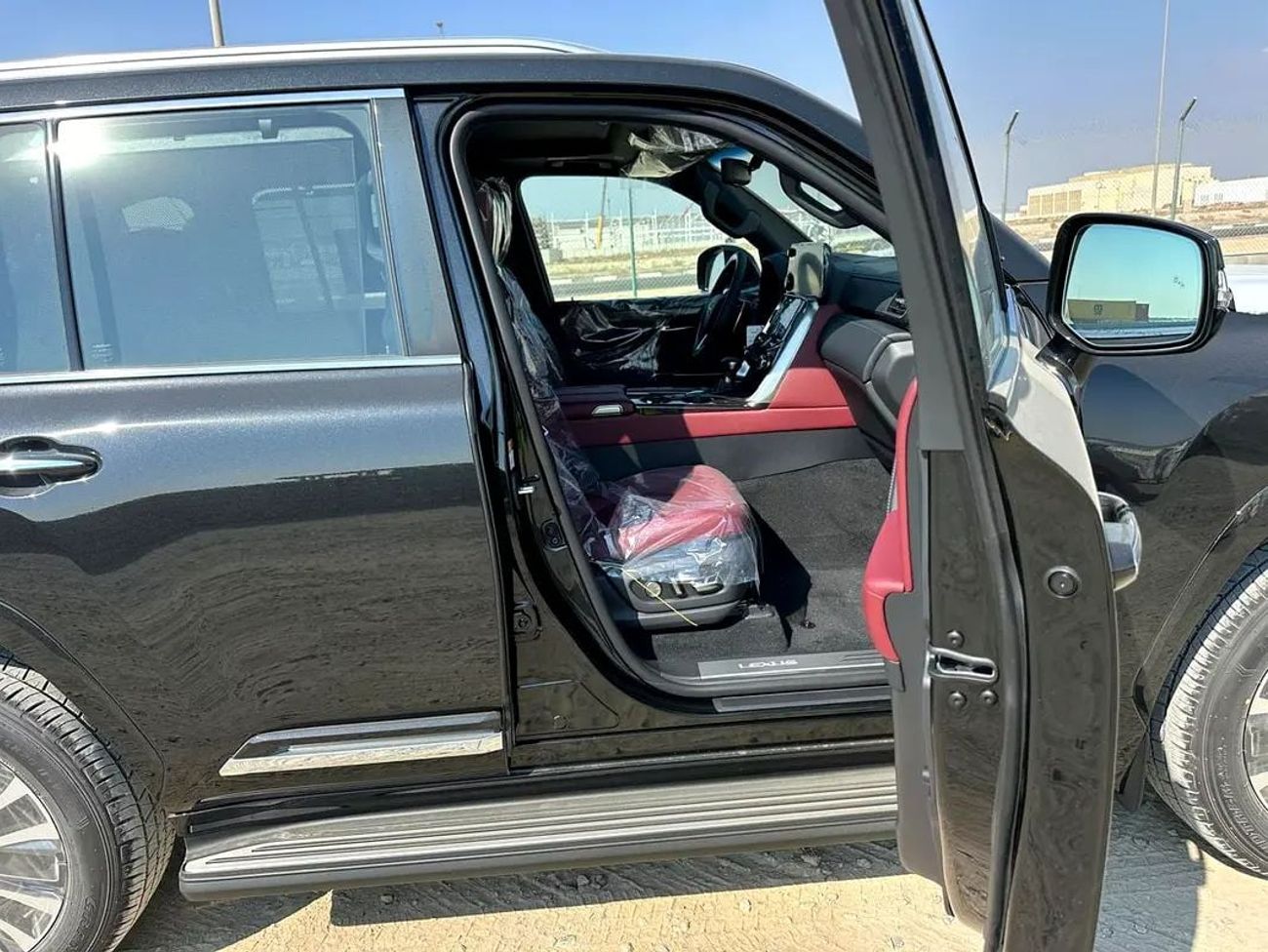 لكزس LX 600 سيجنتشر 2026 Lexus LX600 Signature (7-Seater) 3.5L V6 Twin-Turbo Petrol A/T 4WD Export Only