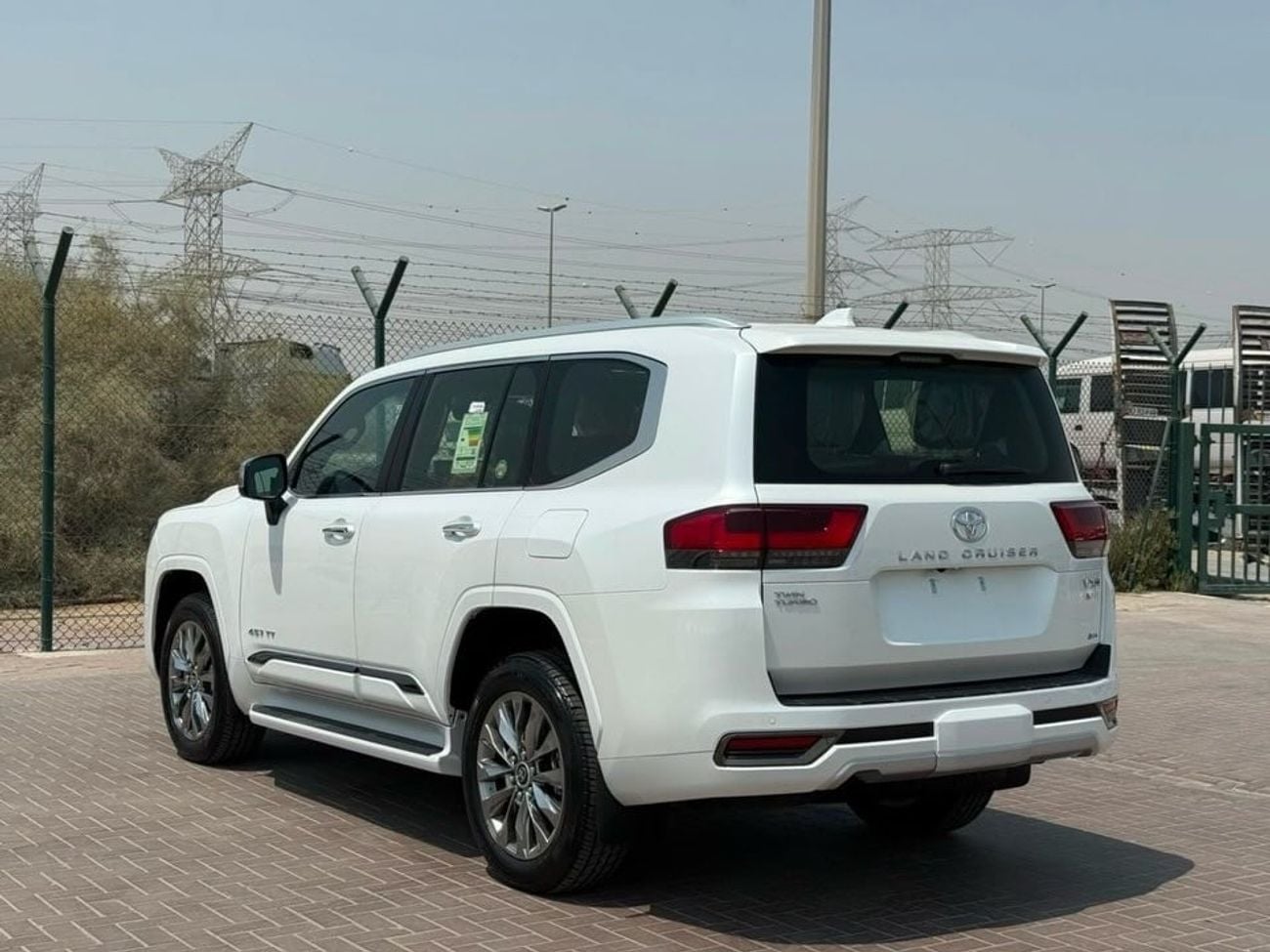 Toyota Land Cruiser VXR 3.5 HYBRID 2026 GCC SPEC WHITE/RED