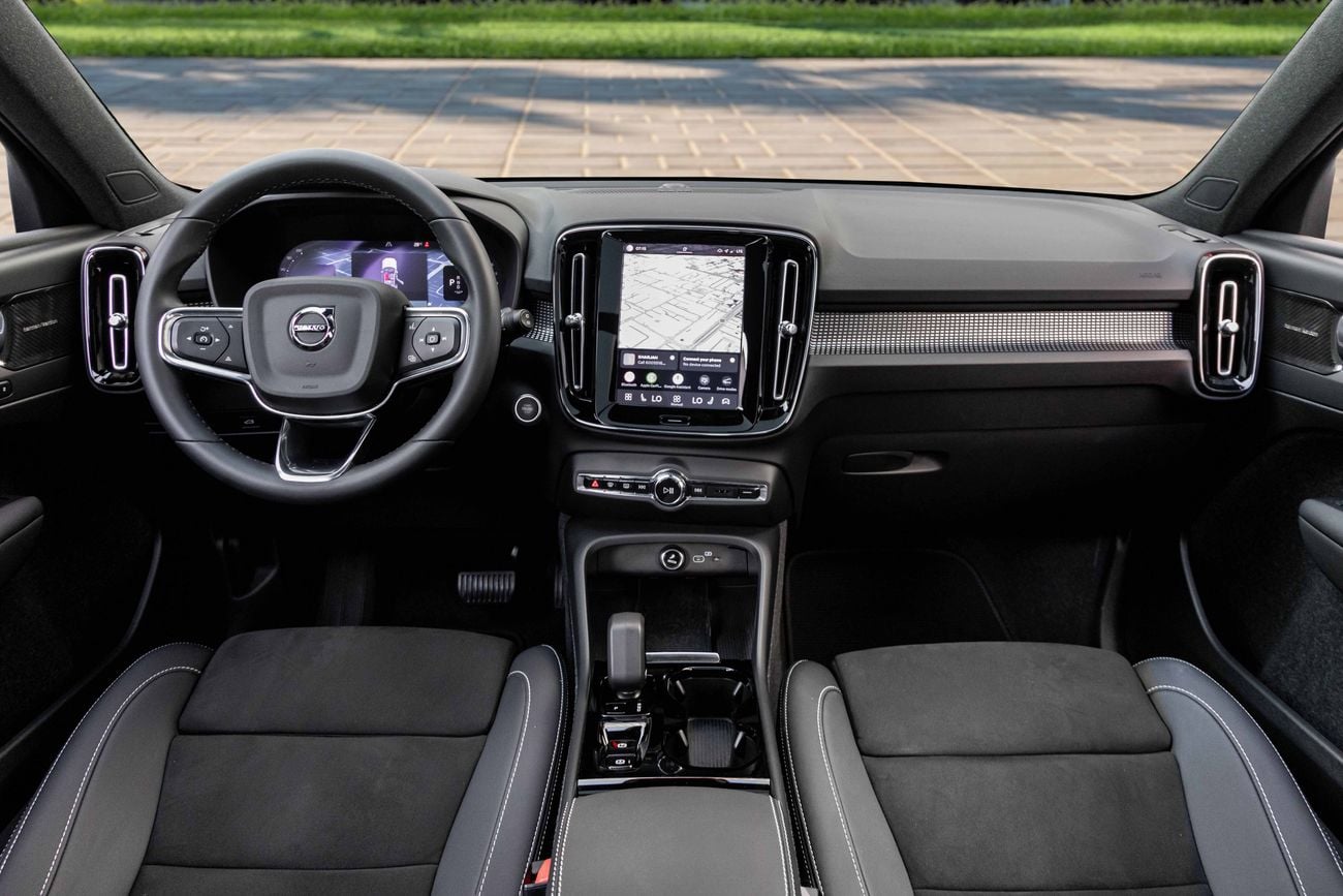فولفو XC 40 XC40 B4 Ultimate Dark | 2,155 P.M | 0% Downpayment | Perfect Condition!