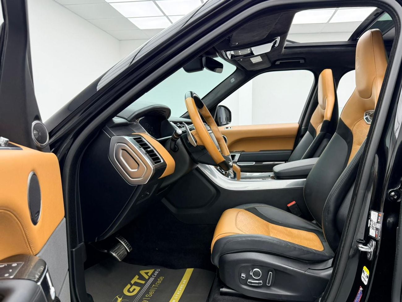 Land Rover Range Rover Sport SVR 2018 Range Rover Sport SVR, Land Rover Full Service History, GCC Specs