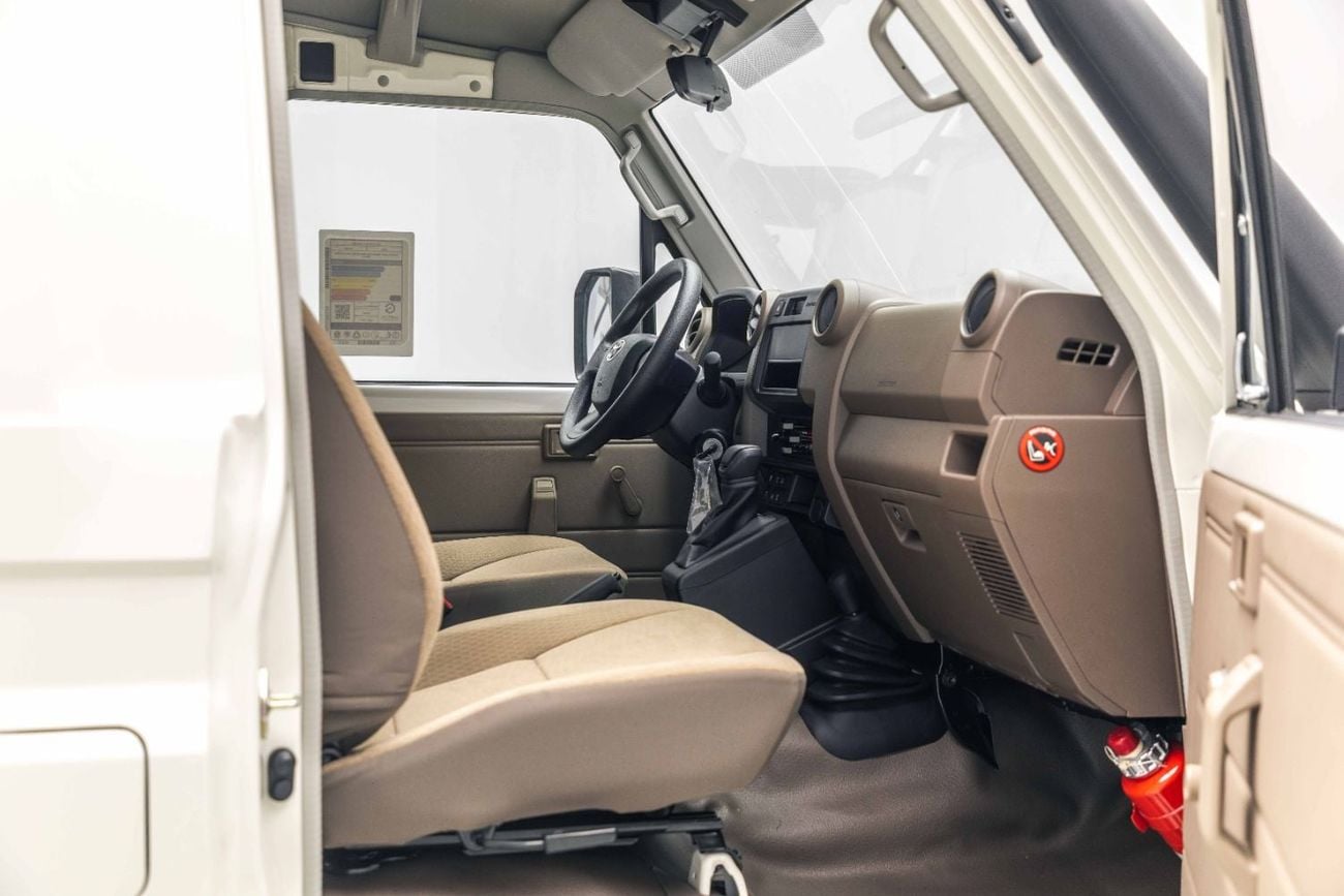 Toyota Land Cruiser 70 LC 78 HARDTOP 4.0L AT - White Inside Oak | Export Only