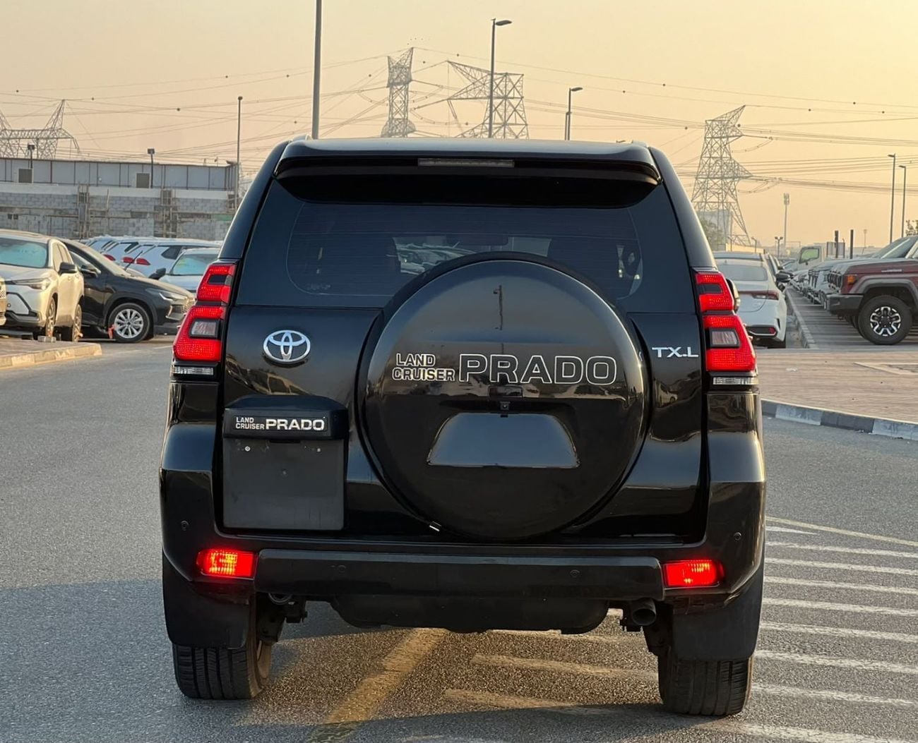 تويوتا برادو تويوتا برادو TXL موديل 2019، محرك 4.0 لتر V6، دفع رباعي، مزودة بشاشتي أندرويد في المقاعد الخلفية، وم