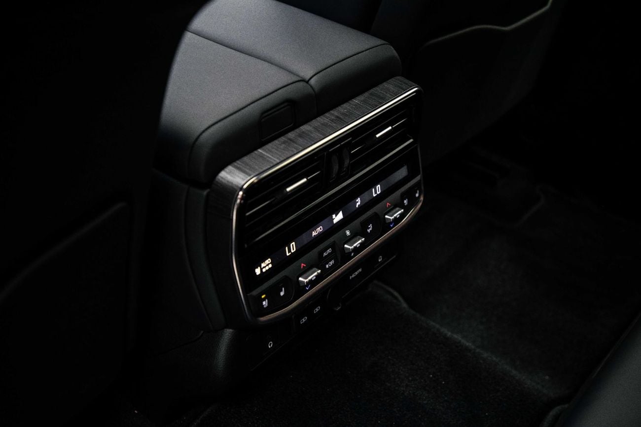تويوتا لاند كروزر VXR LC300 سعة 3.5 لتر - أسود أنيق من الداخل، أسود وأحمر داكن | للتصدير فقط