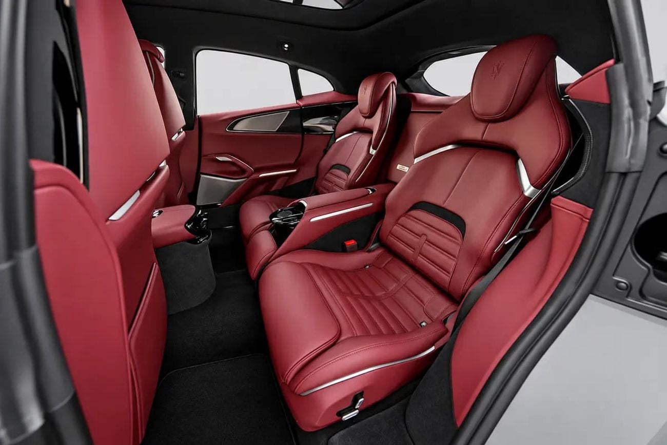 فيراري بوروسانجوي ستاندارد Full Carbon – European Specs