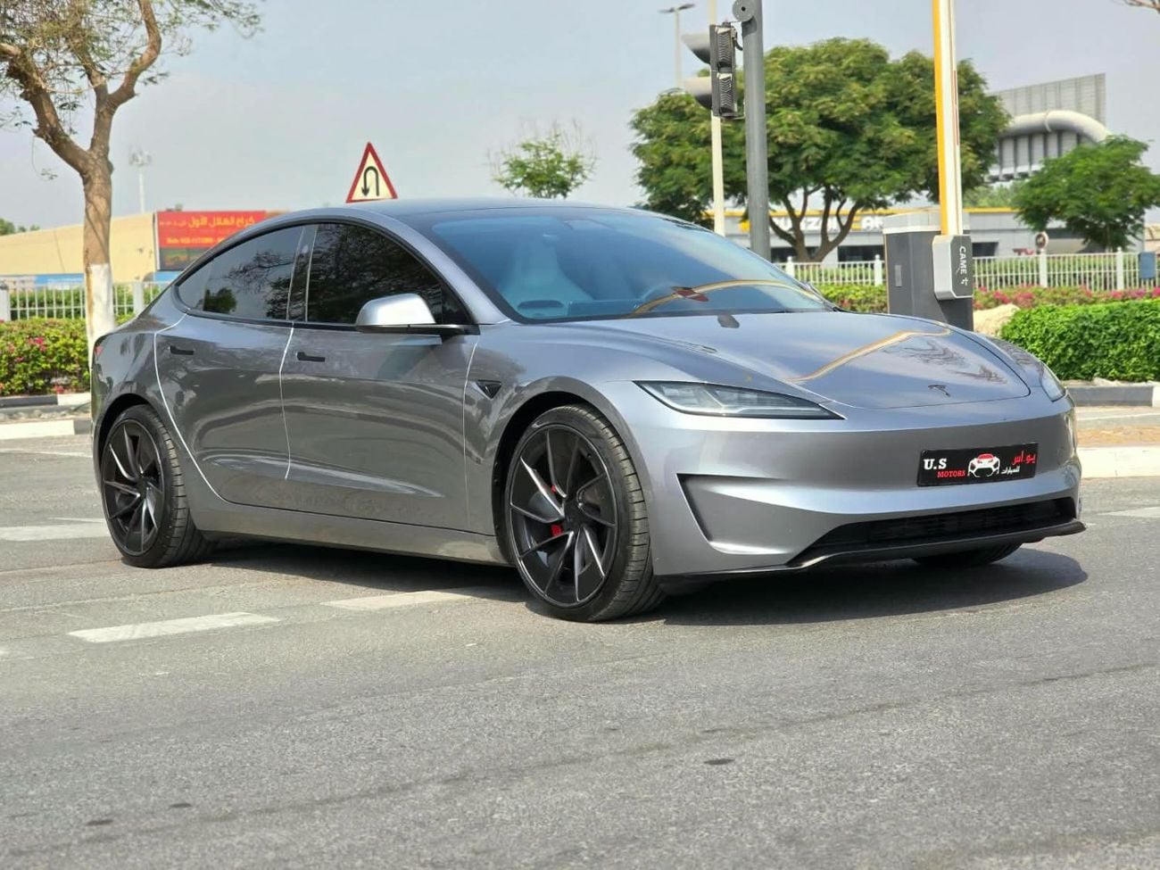 تسلا موديل 3 PERFORMANCE سيارة تسلا موديل 3 بيرفورمانس ذات الدفع الرباعي موديل 2025، خليجية، مع ضمان وكالة تسلا، بحالة ممتازة