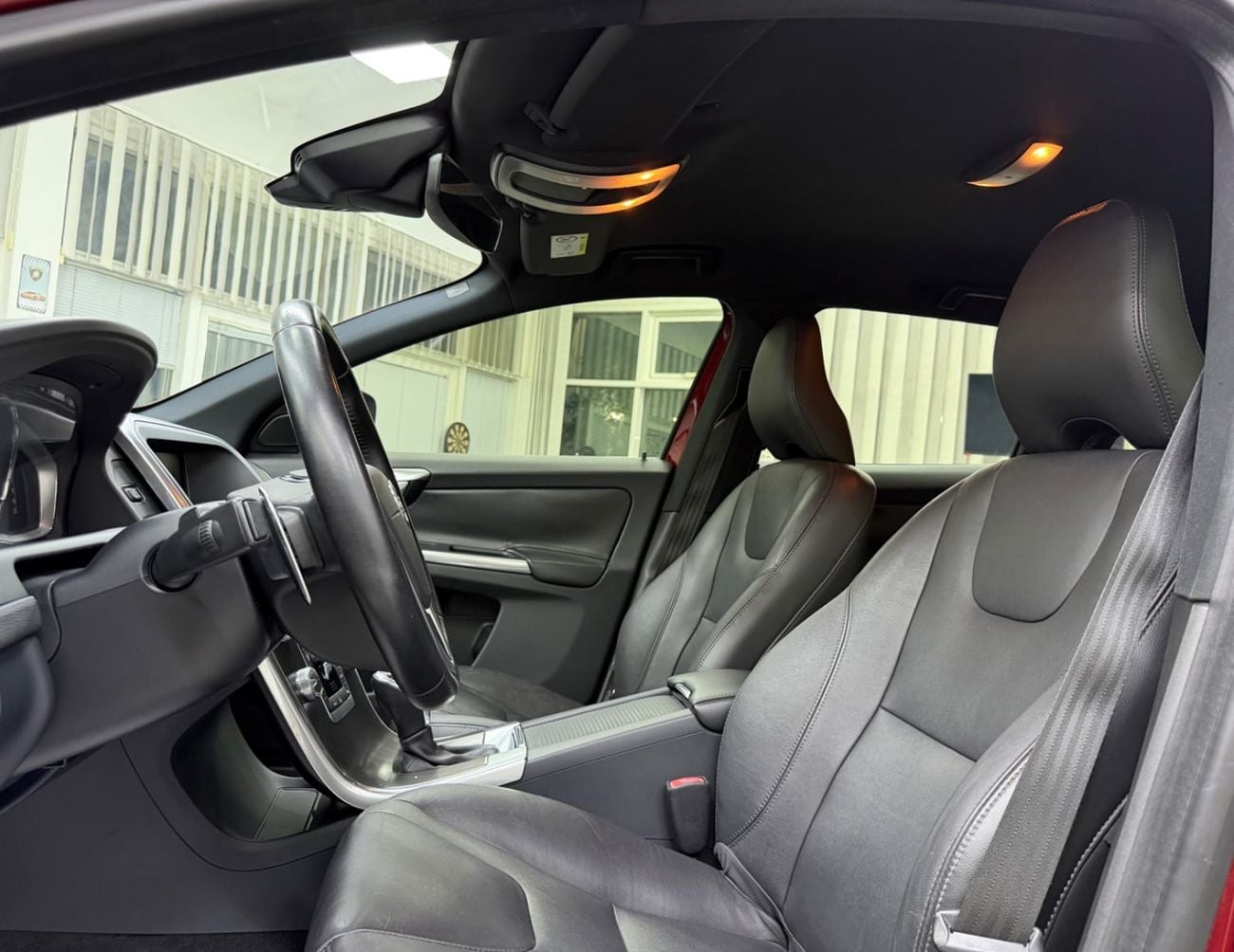 فولفو XC 60 MOMENTUM