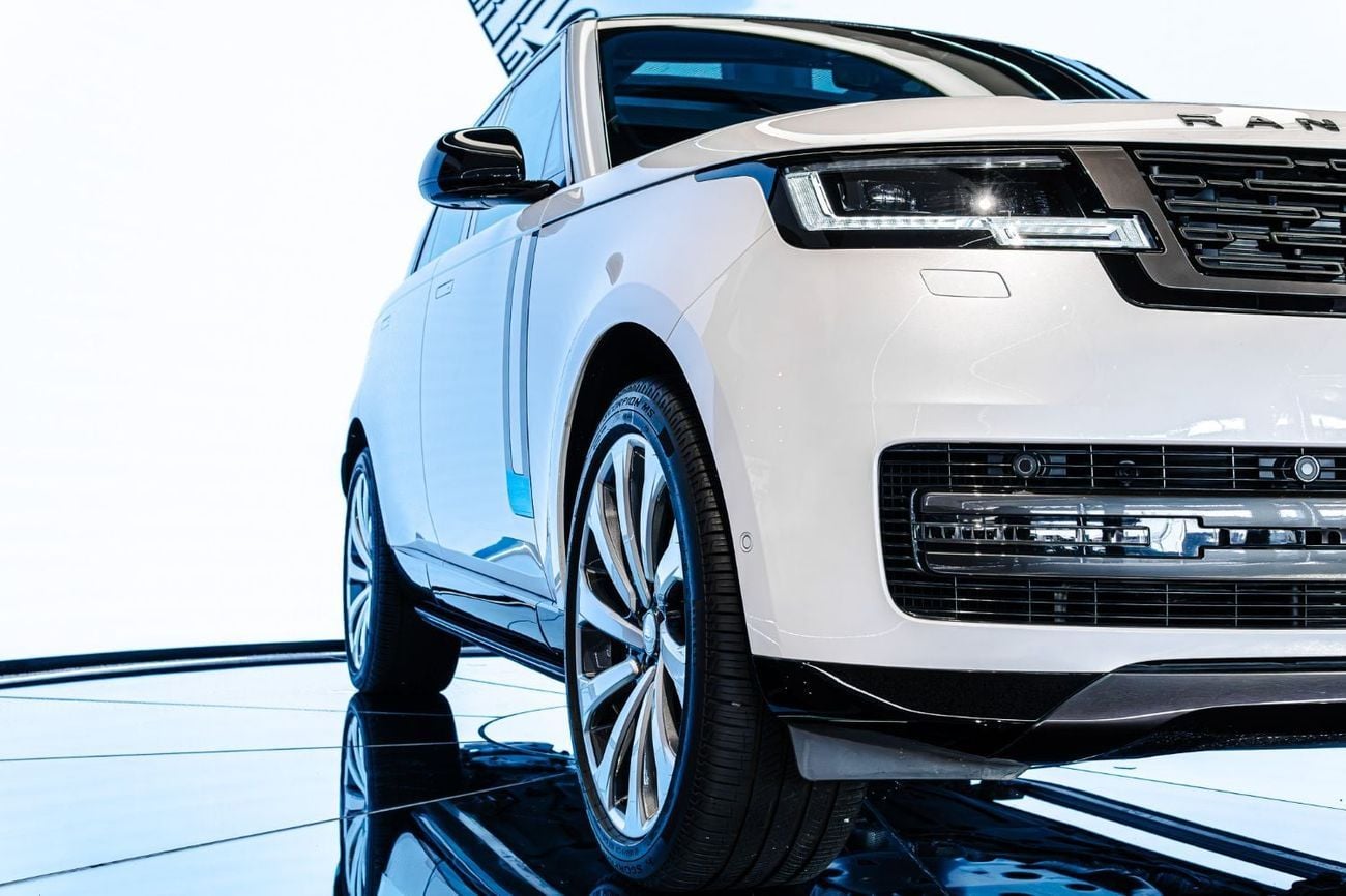 لاند روفر رينج روفر Autobiography P530 | Pearl White | Black Roof | Burgundy Interior | Shadow Exterior Package | GCC Sp