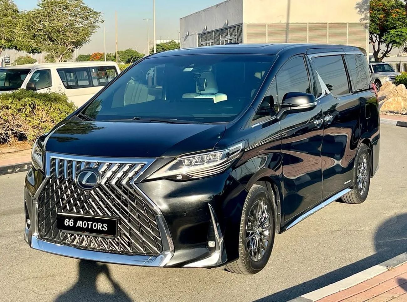 لكزس LM 300H LM 300h European Specs Luxury MPV