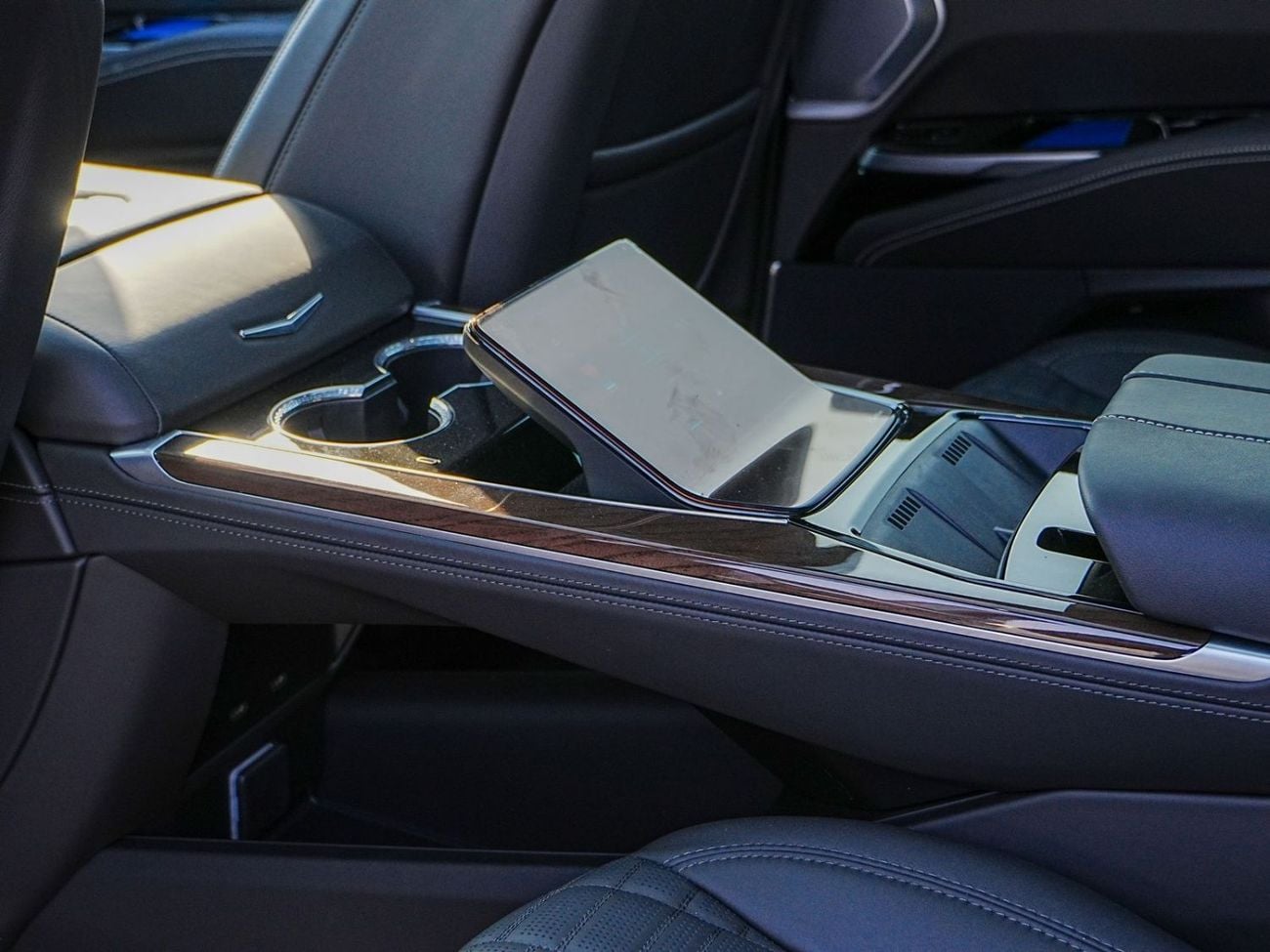 Cadillac Escalade SPORT PLATINUM VIP SEATS